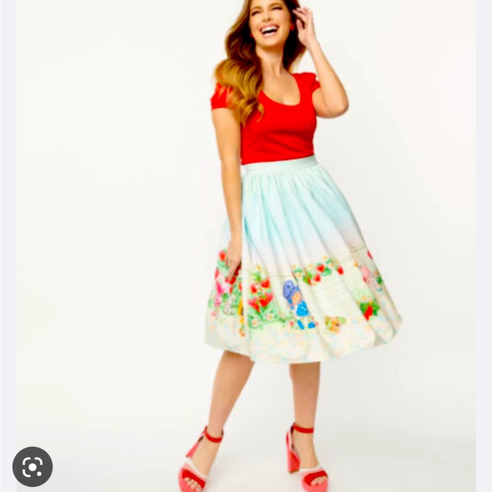 NWT!!! Strawberry Shortcake x Unique Vintage Skirt Size Medium 🍓
